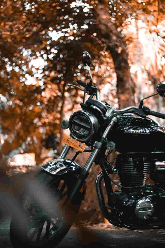 Honda CG 150 2025 model with LED headlamp, chrome fenders, and modern design